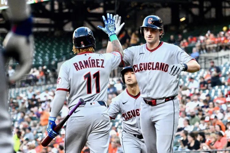 Schwarber goes deep as Phillies defeat Astros